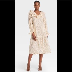 WHO WHAT WEAR Western  Cream Floral Ruffle Long Sleeve Dress w/ Pockets -Medium